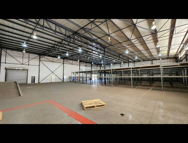1,551M² WAREHOUSE TO LET IN SPARTAN